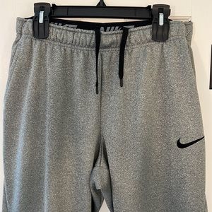Men’s gray Nike sweatpants size large